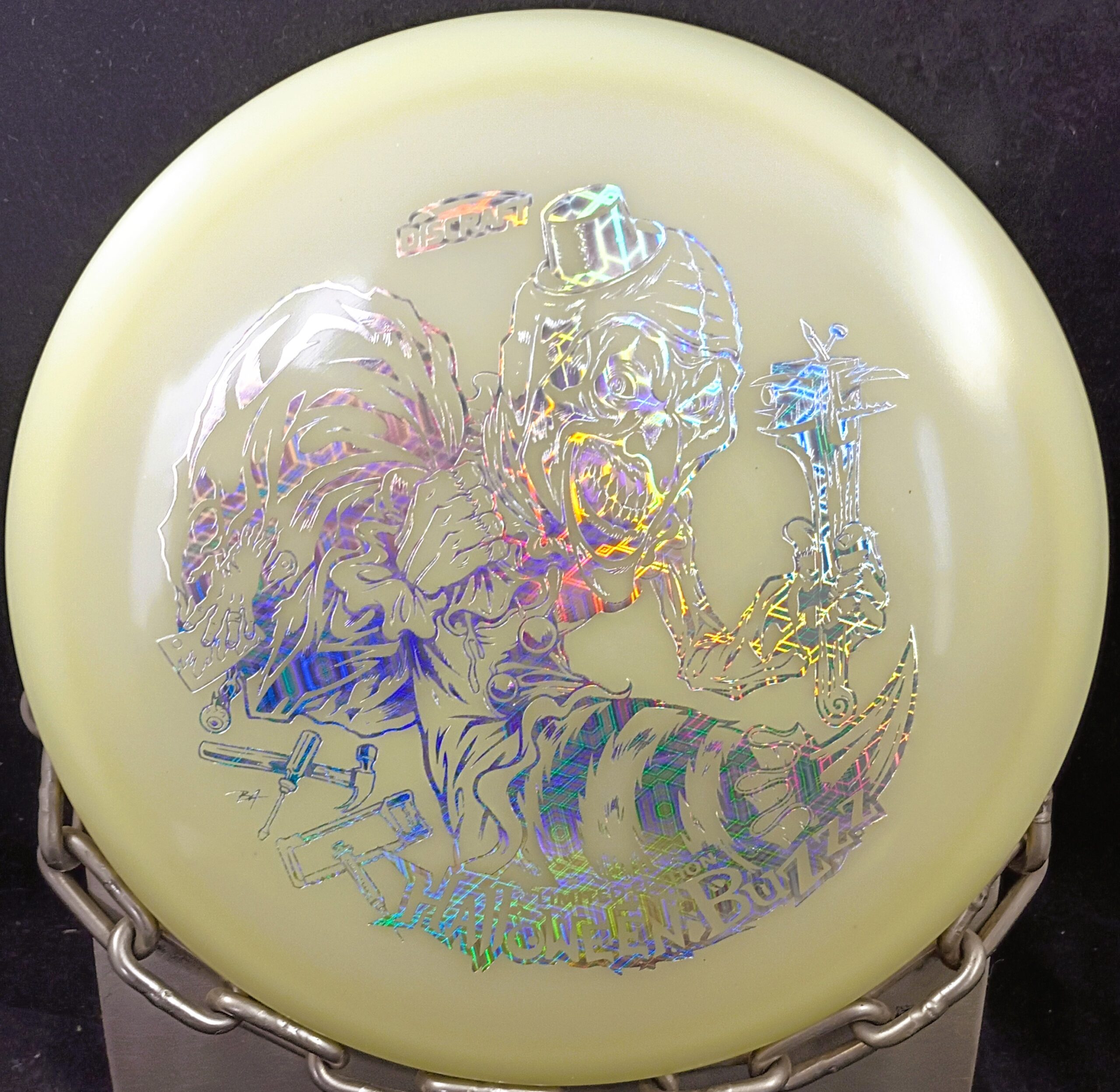 Discraft 2025 Halloween Glow Z BUZZZÂ Mid Range Golf Disc Discraft 2025 Halloween Glow Z BUZZZÂ Mid Range Golf Disc
